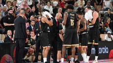 Γλίτωσε το κάζο στο Leaders Cup η Μονακό, 90-89 το Στρασβούργο, η αγκαλιά του Σπανούλη με τον Τόνι Πάρκερ 