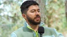 Άρης Τσάπης για το «Ευτυχισμένοι Μαζί»: Ο Γιάννης Μπέζος ήταν σαν μπαμπάς, μας έλεγε ανέκδοτα πριν ξεκινήσει η σκηνή