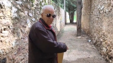 «Πολυβόλα μπαστακωμένα στο μπετό και γιαγιάδες να μοιρολογούν»: Η εξομολόγηση του κ. Στράτου για το Σκοπευτήριο της Καισαριανής