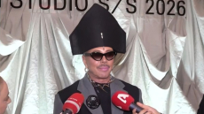 Λάκης Γαβαλάς: Δεν πειράζει που δεν άρεσε σε κάποιους το J2US, και εμάς δεν μας αρέσουν αυτοί που γράφουν τα σχόλια