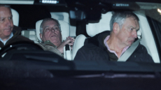 «Τώρα είναι αυτός που ιδρώνει»: Τα πρωτοσέλιδα του βρετανικού Τύπου για τη σύλληψη του έκπτωτου πρίγκιπα Άντριου