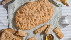 Λαγάνα: Η ιστορία, το έθιμο και η συνταγή για την Καθαρά Δευτέρα