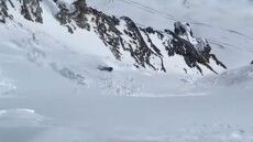 «Θαύμα» των Άλπεων: Βρετανός σκιέρ παρασύρθηκε από χιονοστιβάδα, θάφτηκε στο χιόνι και τον έσωσαν οι φίλοι του, δείτε βίντεο