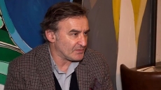 Νίκος Ορφανός για επιστροφή Πέτρου Φιλιππίδη στο θέατρο: «Γιατί να συνεχίζεται η κατακραυγή; Κάπως πρέπει να ζήσουν αυτοί οι άνθρωποι»