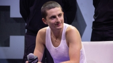 Ο Τιμοτέ Σαλαμέ χαρακτήρισε «αλήτη» πρώην συνεργάτη του που υποτίμησε τις υποκριτικές του ικανότητες