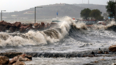 Γιατί η Δυτική Ελλάδα δοκιμάζεται όλο και συχνότερα από σαρωτικές κακοκαιρίες: Καθηγητής Φυσικής εξηγεί