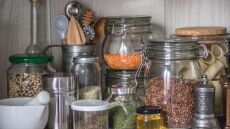 Σαρακοστιανά τρόφιμα: Το ντουλάπι της νηστείας και πόσο κοστίζει σήμερα για μια 4μελή οικογένεια