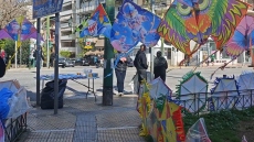 Καθαρά Δευτέρα: Ο πωλητής χαρταετών που κλείνει 20 χρόνια στο πόστο του στο Παγκράτι, δείτε βίντεο