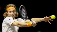 Αποκλείστηκε στην πρεμιέρα του στο Ντουμπάι ο Τσιτσιπάς και μένει εκτός top-40 στην παγκόσμια κατάταξη, βίντεο 