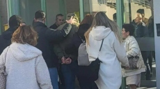 Προθεσμία να απολογηθεί πήρε ο 46χρονος που πυροβόλησε τέσσερις ανήλικους στο Αίγιο: Προσπάθησαν να του επιτεθούν έξω από τα δικαστήρια