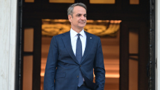 H ΝΔ μπαίνει με δημοσκοπική ανάκαμψη στο προεκλογικό 2026: Ο Μητσοτάκης θέτει διλήμματα και ζεσταίνει τις κομματικές μηχανές