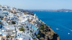 Η Αγία Ειρήνη γίνεται επίσημα πολιούχος της Σαντορίνης