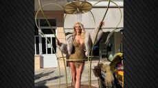 Η Σάσα Μπάστα έγινε βασίλισσα του καρναβαλιού στον Δομοκό με ολόχρυσο μίνι φόρεμα: «Το στέμμα δεν ήταν αξεσουάρ αλλά υπενθύμιση»
