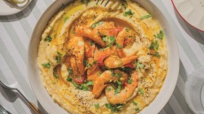 Φάβα με ουζάτες, πικάντικες γαρίδες