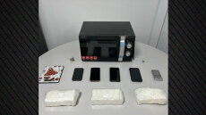 Θεσσαλονίκη: Μπλόκο σε τρία κιλά κοκαΐνης από τη Γερμανία, τα είχαν κρύψει σε φούρνο μικροκυμάτων