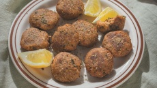 Φτιάχνουμε λαχταριστούς ριγανοκεφτέδες 