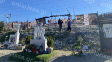 Στα Τέμπη μαθητές από εννέα χώρες για τη φροντίδα των 57 δενδρυλλίων ελιάς στον χώρο του δυστυχήματος, δείτε φωτογραφίες
