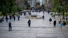 Πακέτο επιδοτήσεων €700 εκατ. για χιλιάδες οικογένειες: Ποια προγράμματα «τρέχουν» και ποια δρομολογούνται