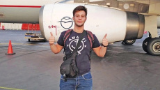 «Ο χρόνος δεν γιατρεύει, ο κόσμος όλος δύο πράσινα μάτια» λέει η μητέρα του Γεράσιμου Ιάσονα που επιβίωσε στα Τέμπη