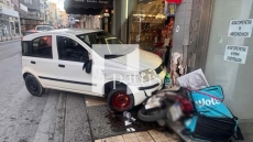 Κρήτη: Αυτοκίνητο έπεσε σε τζαμαρία μίνι μάρκετ στο κέντρο του Ηρακλείου