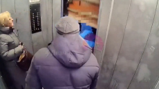Ασανσέρ παραλίγο να συνθλίψει άντρα στη Ρωσία, δείτε βίντεο 