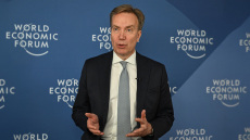 Παραιτήθηκε ο διευθύνων σύμβουλος του Παγκόσμιου Οικονομικού Φόρουμ μετά τη σύνδεσή του με τον Επστάιν