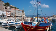 Η Ύδρα τον χειμώνα: Τα γυρίσματα με τον Brad Pitt, η νοσταλγική ατμόσφαιρα και οι γεύσεις του νησιού