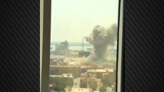 «Ω γαμώτο», η στιγμή που Αμερικανός καταγράφει από το σπίτι του τον βομβαρδισμό του 5ου Στόλου στο Μπαχρέιν - Δείτε βίντεο