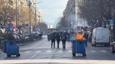 Επεισόδια στη Θεσσαλονίκη μετά τη συγκέντρωση για τα Τέμπη: Μολότοφ, πετροπόλεμος και κυνηγητό