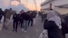 Διαδηλωτές για τον θάνατο του Χαμενεΐ προσπάθησαν να κάνουν έφοδο στην αμερικανική πρεσβεία στη Βαγδάτη, δείτε βίντεο