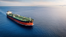 Στενά του Ορμούζ: Διαψεύδεται ότι το Πολεμικό Ναυτικό των ΗΠΑ συνόδευσε  δεξαμενόπλοιο
