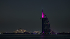 Politico: Εκρήξεις, πανικόβλητοι influencers, στελέχη πολυεθνικών και... κατοικίδια, πώς τελείωσε το πάρτι στο Ντουμπάι