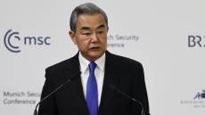 Πεκίνο στηρίζει Τεχεράνη: Ο κόσμος δεν πρέπει να επιστρέψει «στον νόμο της ζούγκλας», είπε ο υπουργός Εξωτερικών της Κίνας