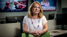 Julie Knipe Brown, η ρεπόρτερ που δεν φοβήθηκε τον Έπσταιν
