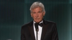 Ο Χάρισον Φορντ συγκινήθηκε παραλαμβάνοντας το Βραβείο Συνολικής Προσφοράς στα Actor Awards