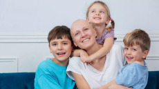 Καρκίνος: Μπορούν οι ασθενείς να αποκτήσουν παιδιά; Ο ειδικός απαντά
