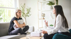 5 οφέλη της ψυχοθεραπείας – Και τι να (μην) περιμένετε
