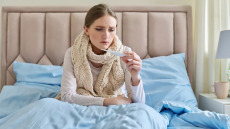 5 πράγματα που πρέπει να κάνουμε όταν ο πυρετός μας εξαντλεί
