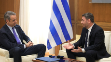 Μητσοτάκης σε Ανδρουλάκη: Η διπλωματία μας και οι Ένοπλες Δυνάμεις τίθενται στην υπηρεσία του οικουμενικού ελληνισμού