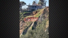 Ρωγμές στο έδαφος και κατολισθήσεις απειλούν κατοικίες στην Πάτρα, εντολή εκκένωσης από την Πολιτική Προστασία