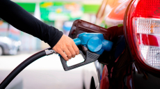 Στο τραπέζι μέτρα στήριξης και fuel pass αν το πετρέλαιο «εγκατασταθεί» στα 100 δολάρια το βαρέλι