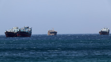 Στρατιωτική προστασία και ασφαλιστική κάλυψη υπόσχεται ο Τραμπ στα τάνκερ που επιχειρούν να διασχίσουν τα Στενά του Ορμούζ