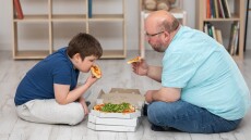 Θλιβερή «πρωτιά» της χώρας στην παχυσαρκία ενηλίκων και παιδιών
