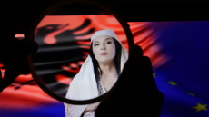 Η Αλβανίδα ψηφιακή υπουργός στο… εδώλιο: Γιατί μια ηθοποιός μηνύει την κυβέρνηση Ράμα;