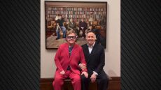 Η οικογενειακή φωτογραφία του Έλτον Τζον που μπήκε στην Εθνική Πινακοθήκη του Λονδίνου