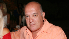 Αντώνης Γούναρης: Επέστρεψε ο γιος του που είχε εγκλωβιστεί στο Ομάν - Τον παρέλαβα, παράξενο συναίσθημα ο επαναπατρισμός, είπε ο συνθέτης