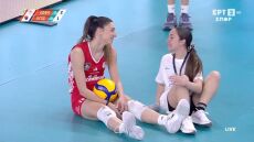 Βόλεϊ Γυναικών: Η Εμμανουηλίδου του Ολυμπιακού δεν είδε κοριτσάκι που πήγε να καθαρίσει και έπεσαν μαζί στο τάραφλεξ, βίντεο 