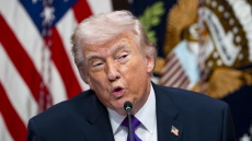 Τραμπ: «Χάσιμο χρόνου» η ανάπτυξη χερσαίων μονάδων των ΗΠΑ στο Ιράν 