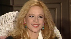 Αλίκη Βουγιουκλάκη: Στο Δημοτικό Θέατρο Πειραιά βρίσκει μόνιμη στέγη το καμαρίνι της