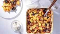 Μανιτάρια με πατάτες και φρέσκια ρίγανη στον φούρνο